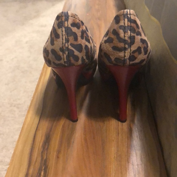 Leopard and red heels - Picture 3 of 3